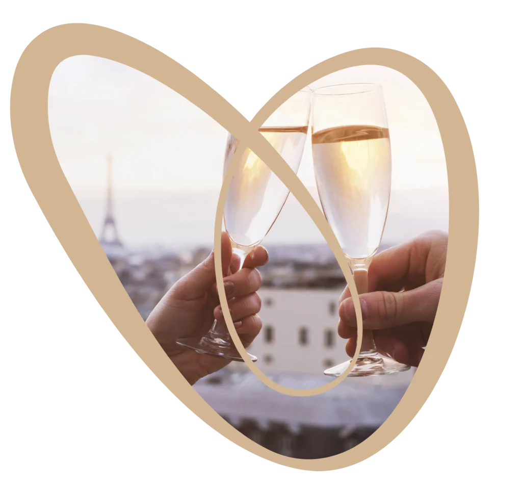 Nosotros 3 Foto de dos manos haciendo un brindis y están encerradas por entre un corazón. Es una de las ilustraciones de Lovitmatch Making.